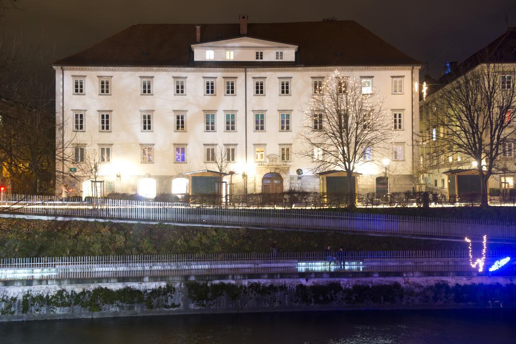 Zois Apartments Ljubljana Exteriör bild