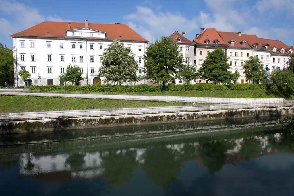 Zois Apartments Ljubljana Exteriör bild