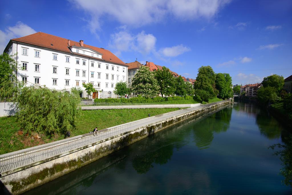 Zois Apartments Ljubljana Exteriör bild