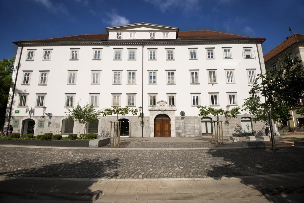 Zois Apartments Ljubljana Exteriör bild