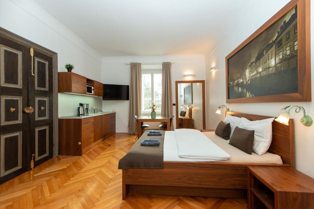 Zois Apartments Ljubljana Exteriör bild