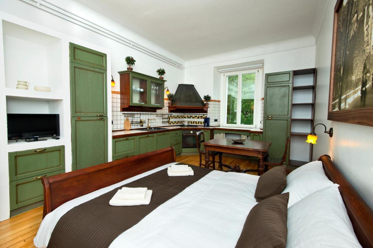 Zois Apartments Ljubljana Exteriör bild