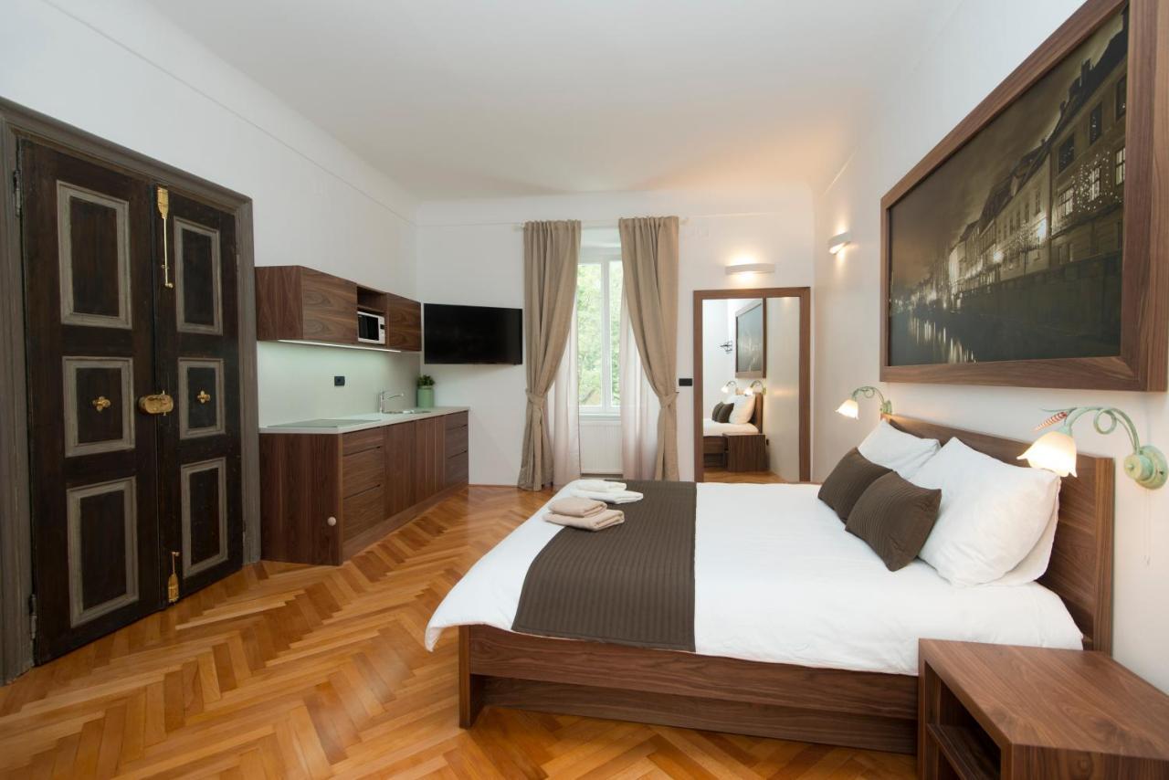 Zois Apartments Ljubljana Exteriör bild